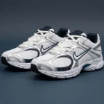 کتونی رانینگ مردانه Nike Initiator سفید سرمه‌ای | سایزبندی از 44 تا 47 - Image 2