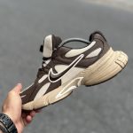 کفش اسپرت نایک ومرو 5 Nike Vomero 5 مردانه رنگ نسکافه‌ای | کتانی پیاده روی و روزمره | سایز ۴۱ تا ۴۴ - Image 4
