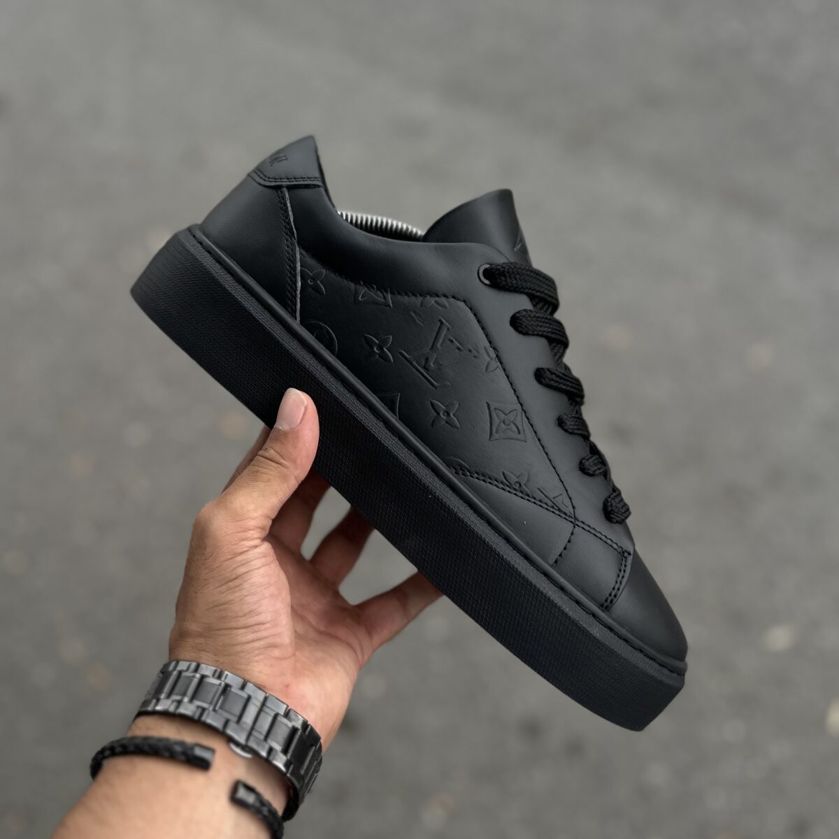 IMG_4173-1200x1200 کفش اسپرت ونس مردانه LV مدل All Black - رنگ مشکی - سایز ۴۱ تا ۴۴ - Image 1
